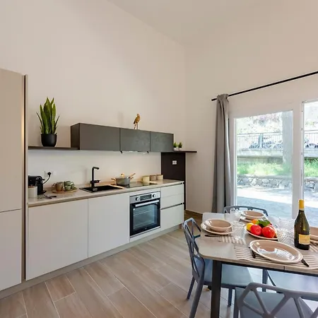 Charming Flat In - Happy