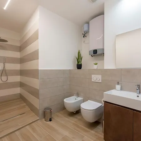 Charming Flat In - Happy Apartment