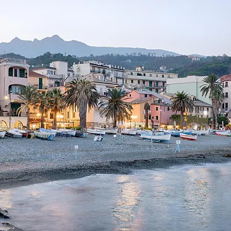 Apartment Charming Flat In - Happy Cogoleto