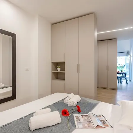 Apartment Charming Flat In - Happy