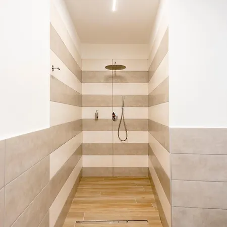 Charming Flat In - Happy
